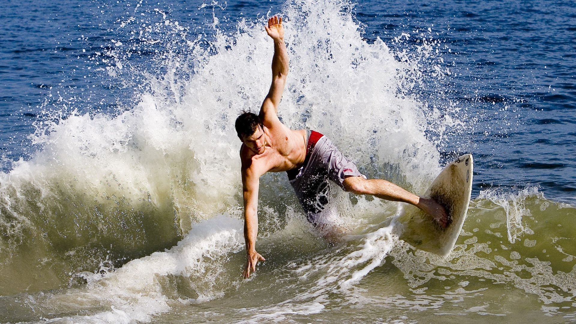 两种篮球，同一种赢家之心，从山西队的逆袭到浓眉的加冕之夜